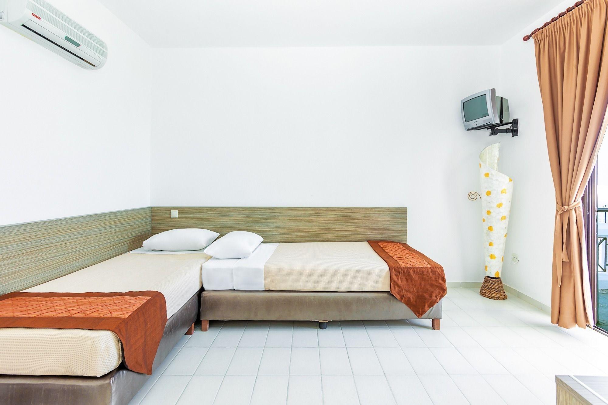 Xenios Dolphin Beach Hotel Possidi Exterior foto