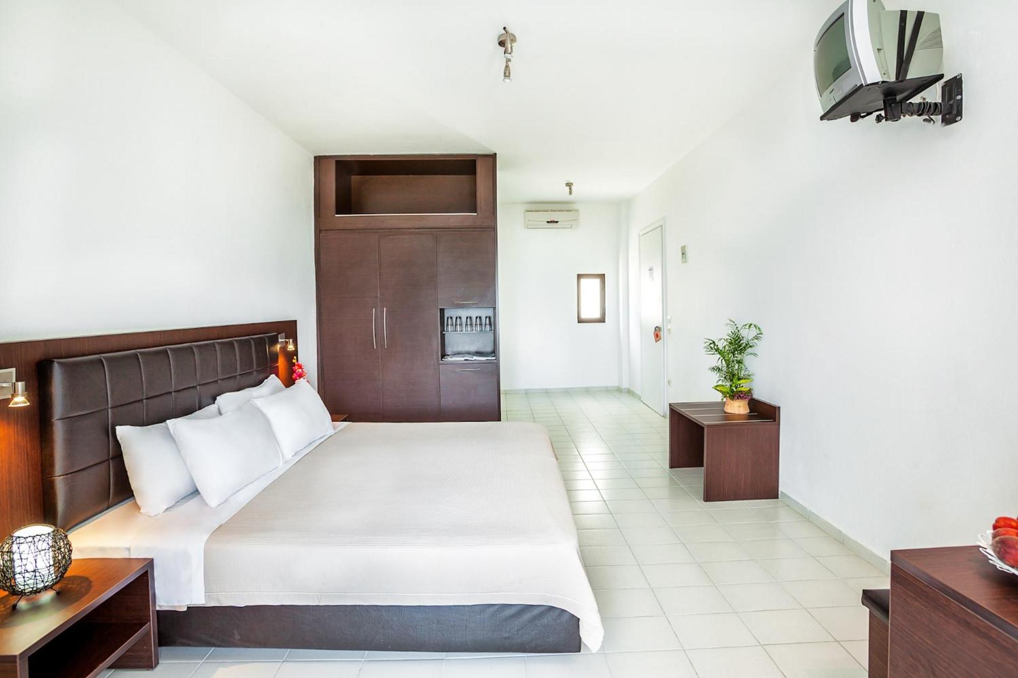 Xenios Dolphin Beach Hotel Possidi Exterior foto