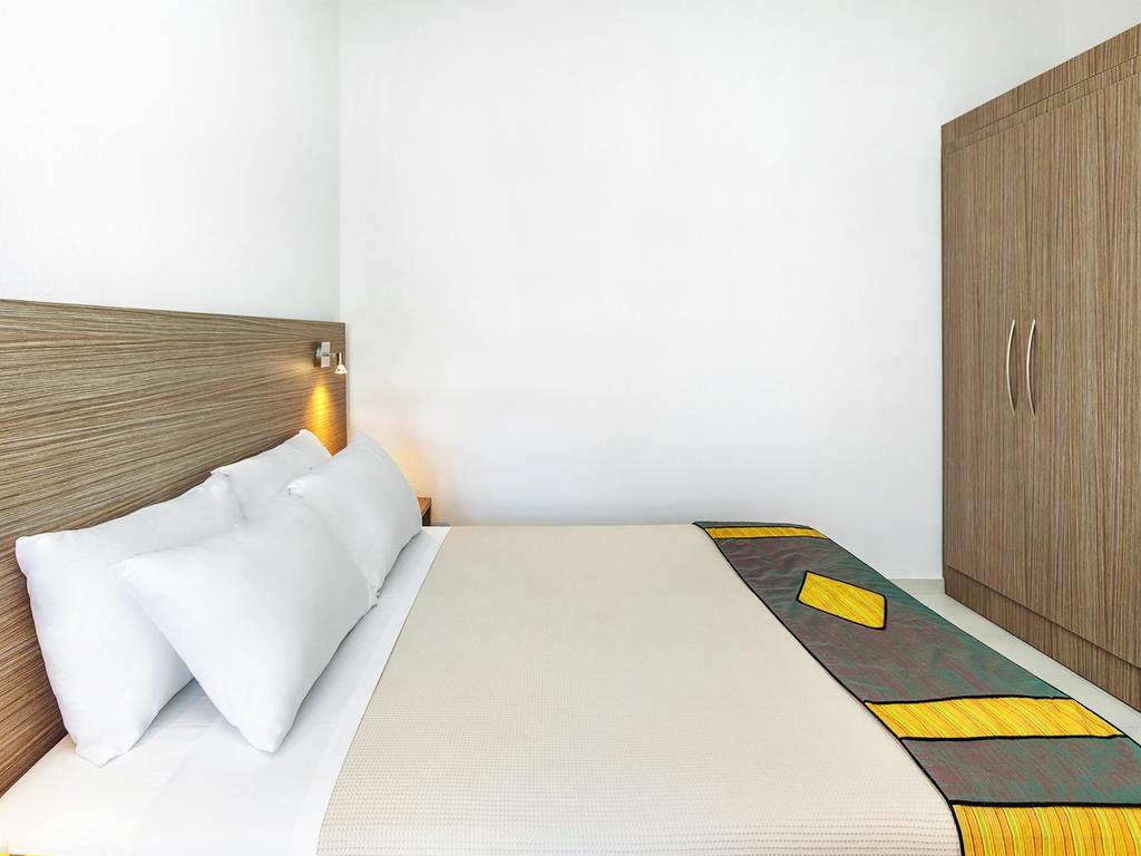 Xenios Dolphin Beach Hotel Possidi Habitación foto