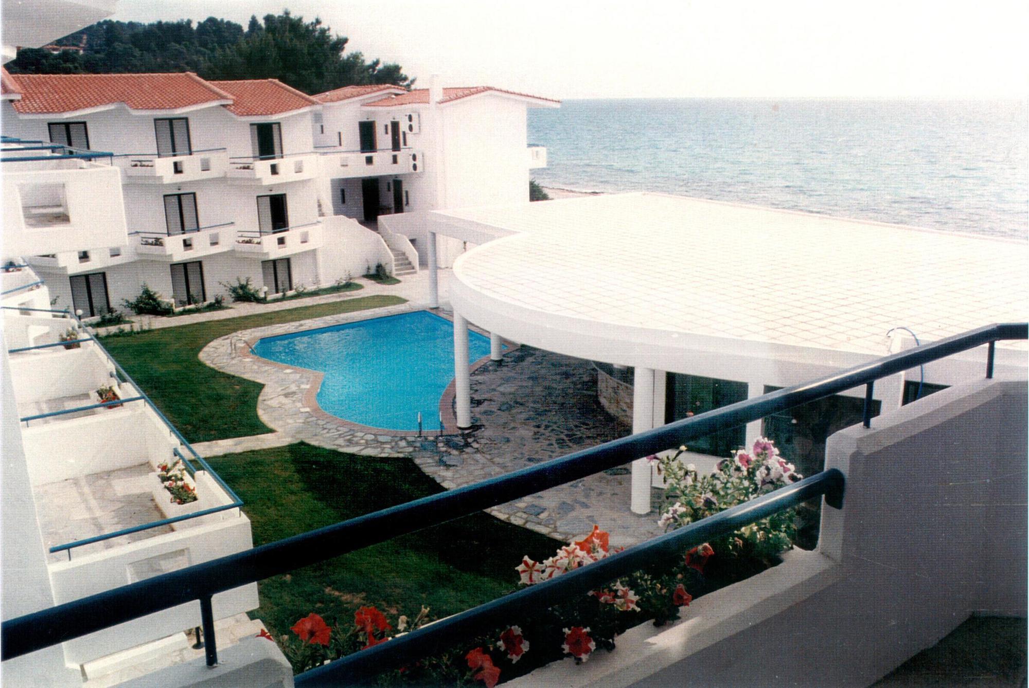 Xenios Dolphin Beach Hotel Possidi Exterior foto